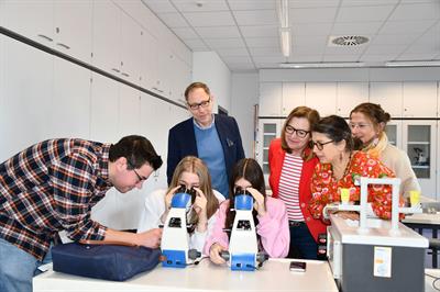 Stadtwerke Sankt Augustin fördern naturwissenschaftlichen Unterricht an der Fritz-Bauer-Gesamtschule